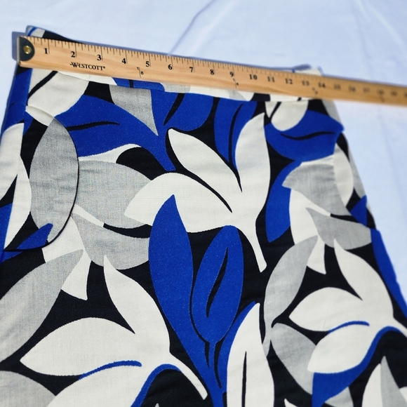 J McLaughlin Cobalt Blue Black Cream Leaf Floral Print a-line Skirt Size 2 - Picture 3 of 8